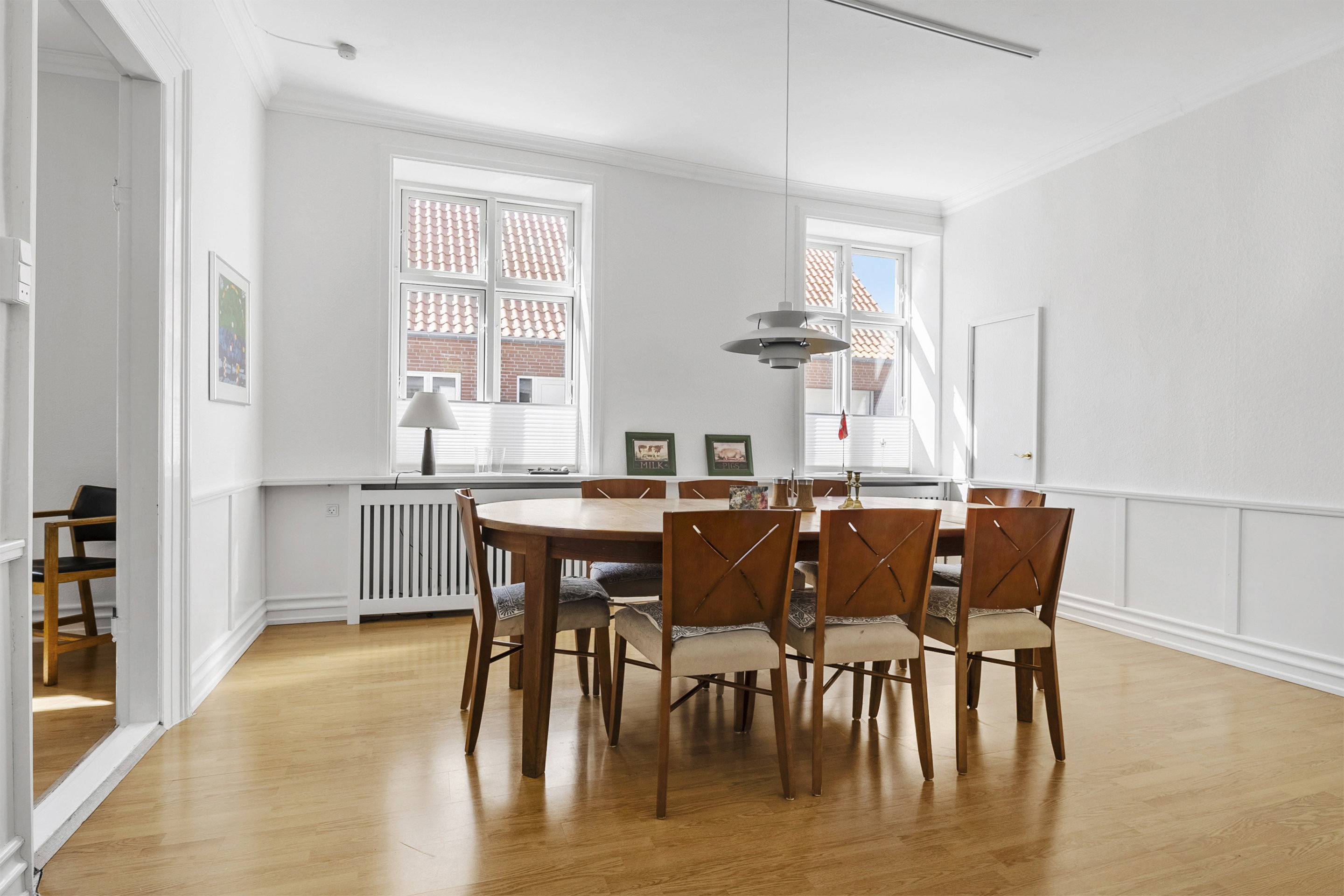 Spisestue med plads til stort spisebord